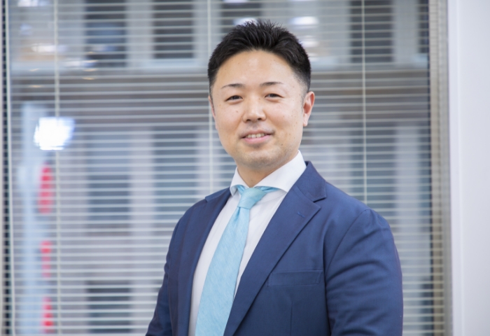 <span class="slide-no-interview no-red">01</span>「メーカー機能」を武器に、さらなる成長を。<br>一気通貫のサプライチェーンで実現する、商社の新たな介在価値。