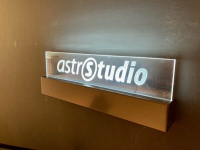 録音スタジオ astro studioを併設。