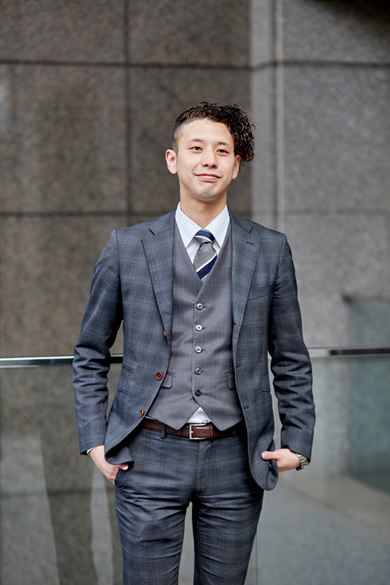 慶応義塾大学卒業後、2016年にベストブライダルへ入社しチームウェディングディレクターとして勤務。
3年目からは社内ジョブローテーションプログラムに合格し、様々な部署を経験後、現在はツカダグローバルホールディングスの人事部にて活躍中。