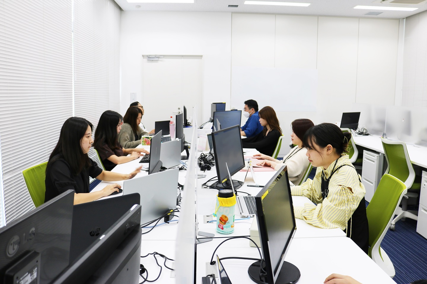 もくもくとコードや書類に向き合う時間もあります