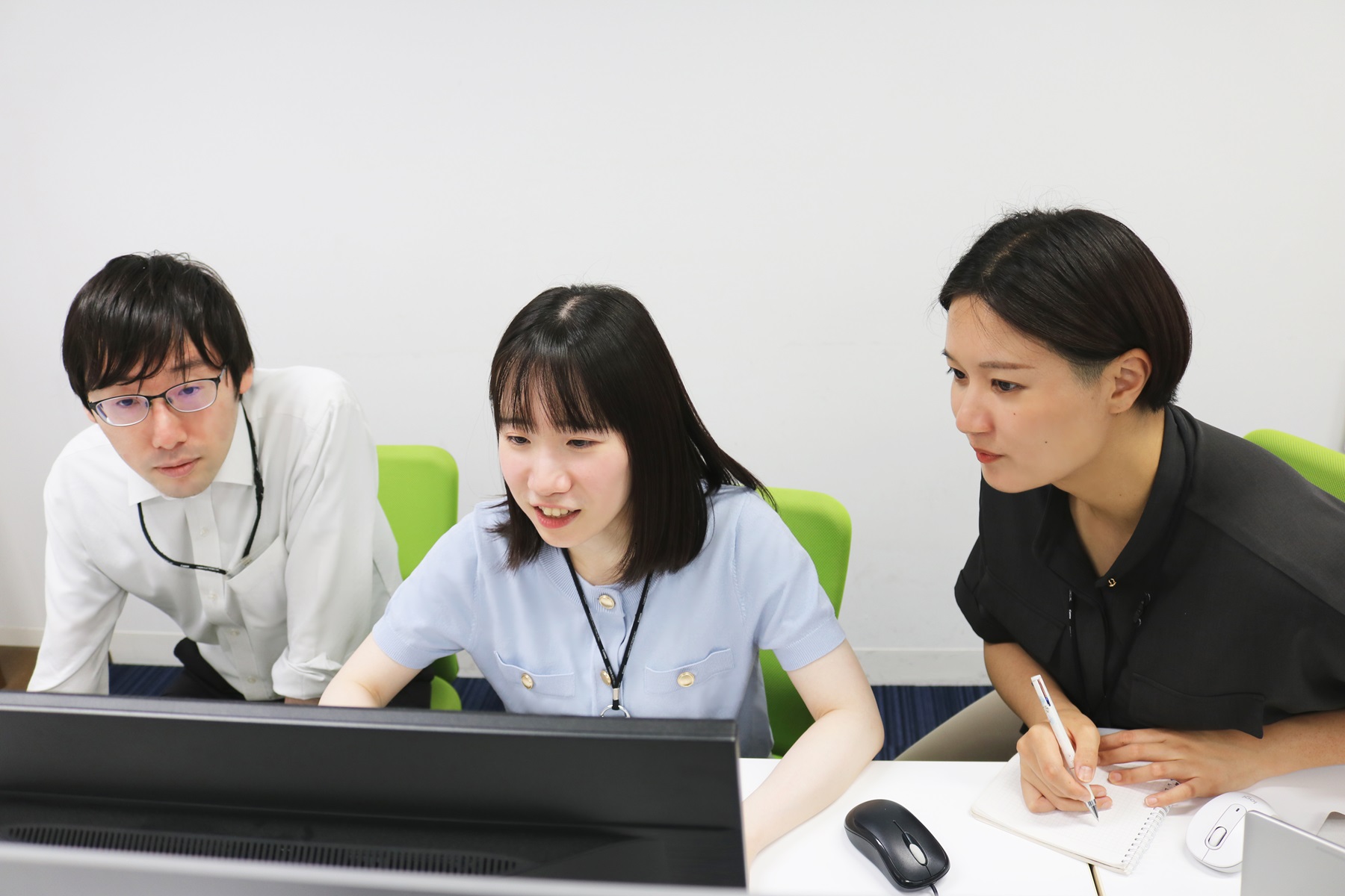 メンバー同士で相談をしながら仕事をすすめます