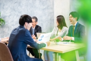 若手職員（係長級）とのフランクな座談会を行います。
