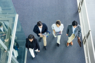 庁舎内の課室ツアーや１年目職員とのランチ会を行います。