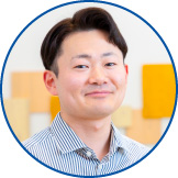 「誰かの人生に彩りを」って、素敵な言葉だね。実は私も他のみんなと同じ気持ちで、「人の感情を動かしたい」という気持ちが根底にありました。遊園地や映画、テレビなど、私自身が楽しんできた商品やサービスを提供している会社を中心に探し、富士急行を第一志望に定めました。