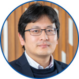 私は2024年5月に第一子が誕生しました。復職後は、フレックス勤務制度や半日有給休暇を活用しながら働いています。
