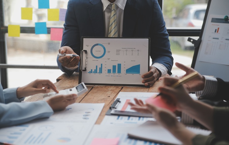 Co,Working,Conference,,Business,Team,Meeting,Present,,Investor,Colleagues,Discussing