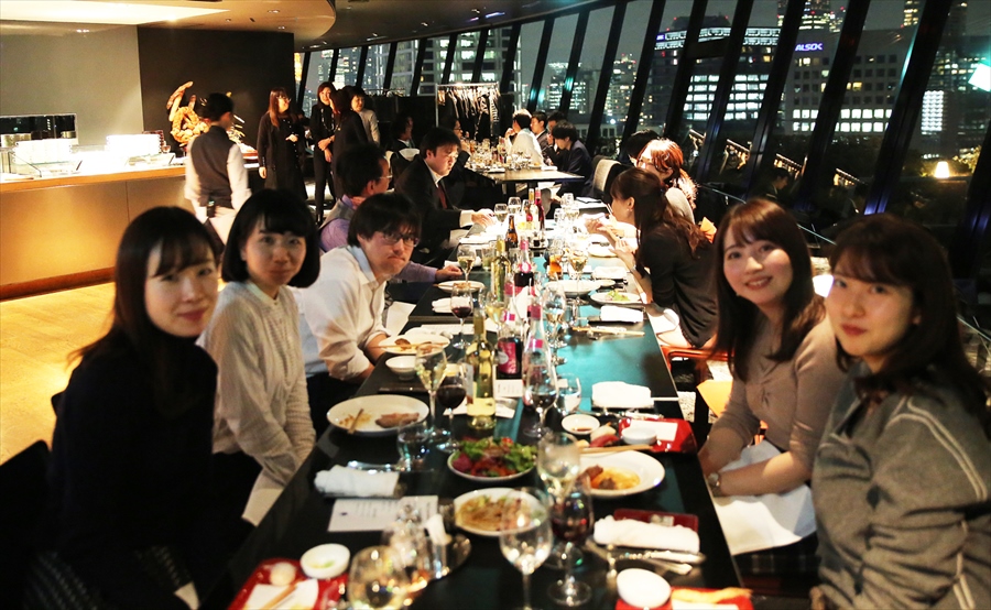 おいしいごはんとお酒で会話も弾みます!