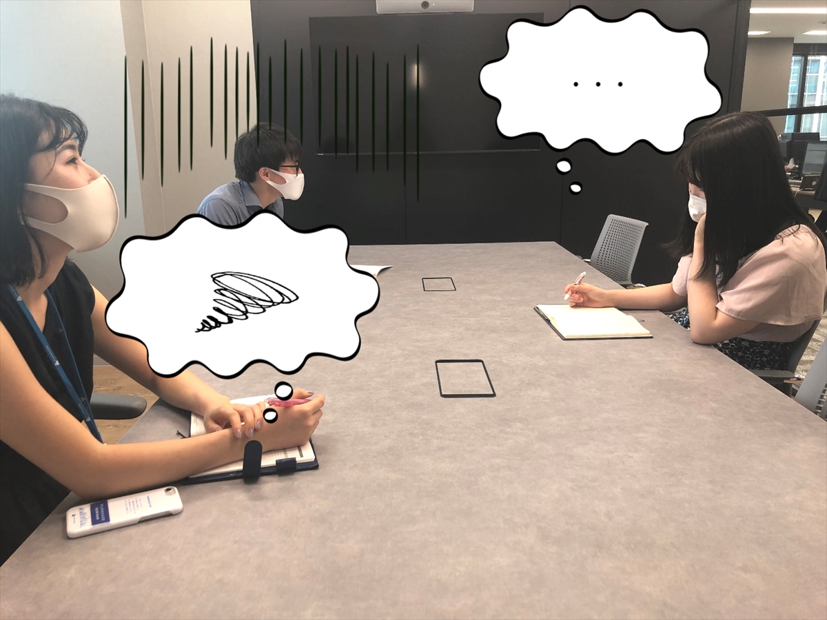 メンタルヘルス支援事業のメンバーに「プレゼンティーズムなミーティング風景で!」とお願いして撮影した写真(無茶ぶり失礼しました)