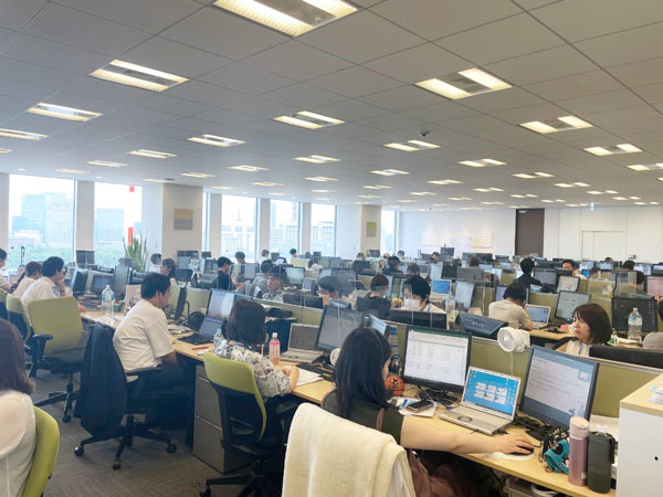 キックオフのプレゼンはオンライン配信(旧本社の風景、すでに懐かしいです)