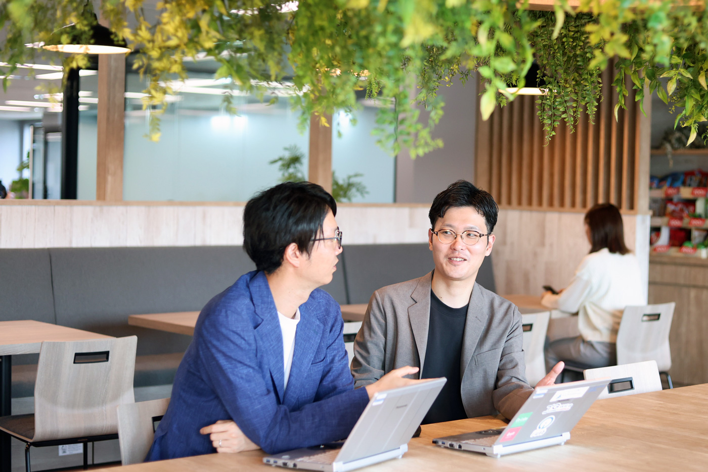 営業チームでのミーティング