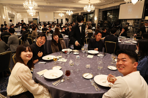 いつの間にか、大きな会場が埋まる社員数になっているんだなぁ…と実感