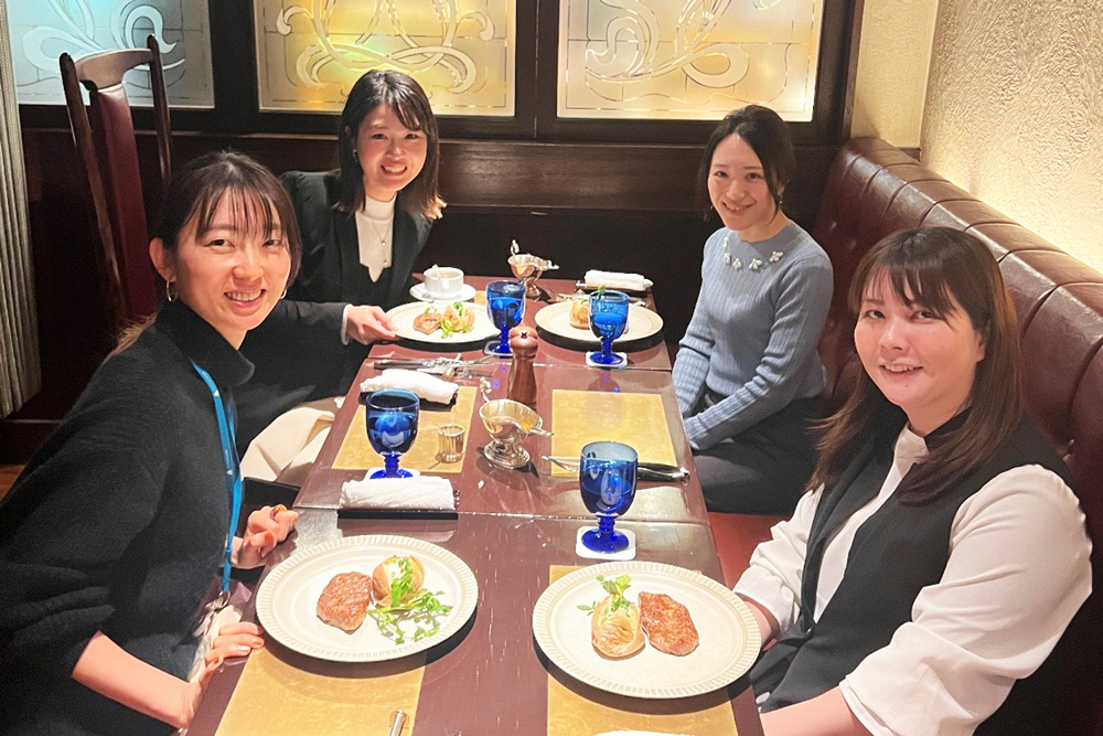 #大人女子は、さすが落ち着いた雰囲気