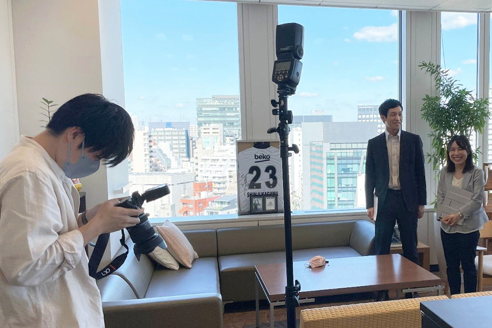 カメラマンさんの確認待ちのひとコマ。いい笑顔😊