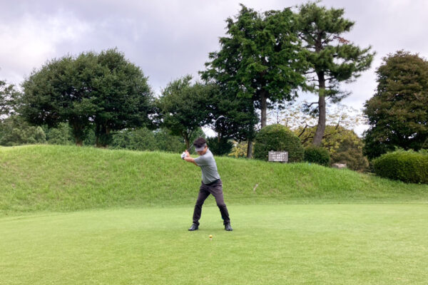 社長の齋藤さんによる始球式(ナイスショット!)