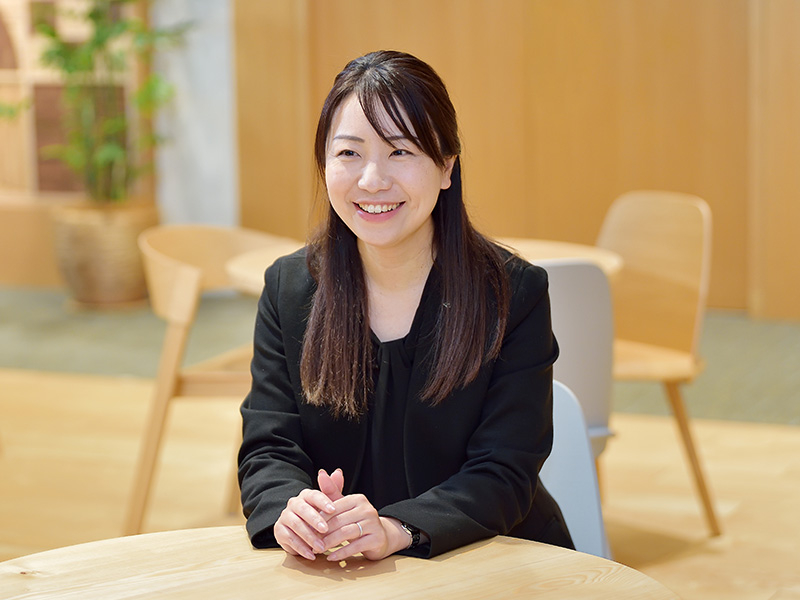 “『i-web』を活用することで、学生とのコミュニケーションもスムーズに行えるようになりました。学生にとって、オンライン上での効率的なやり取りは、非常に効果的だと感じています。”
ー住友林業株式会社様