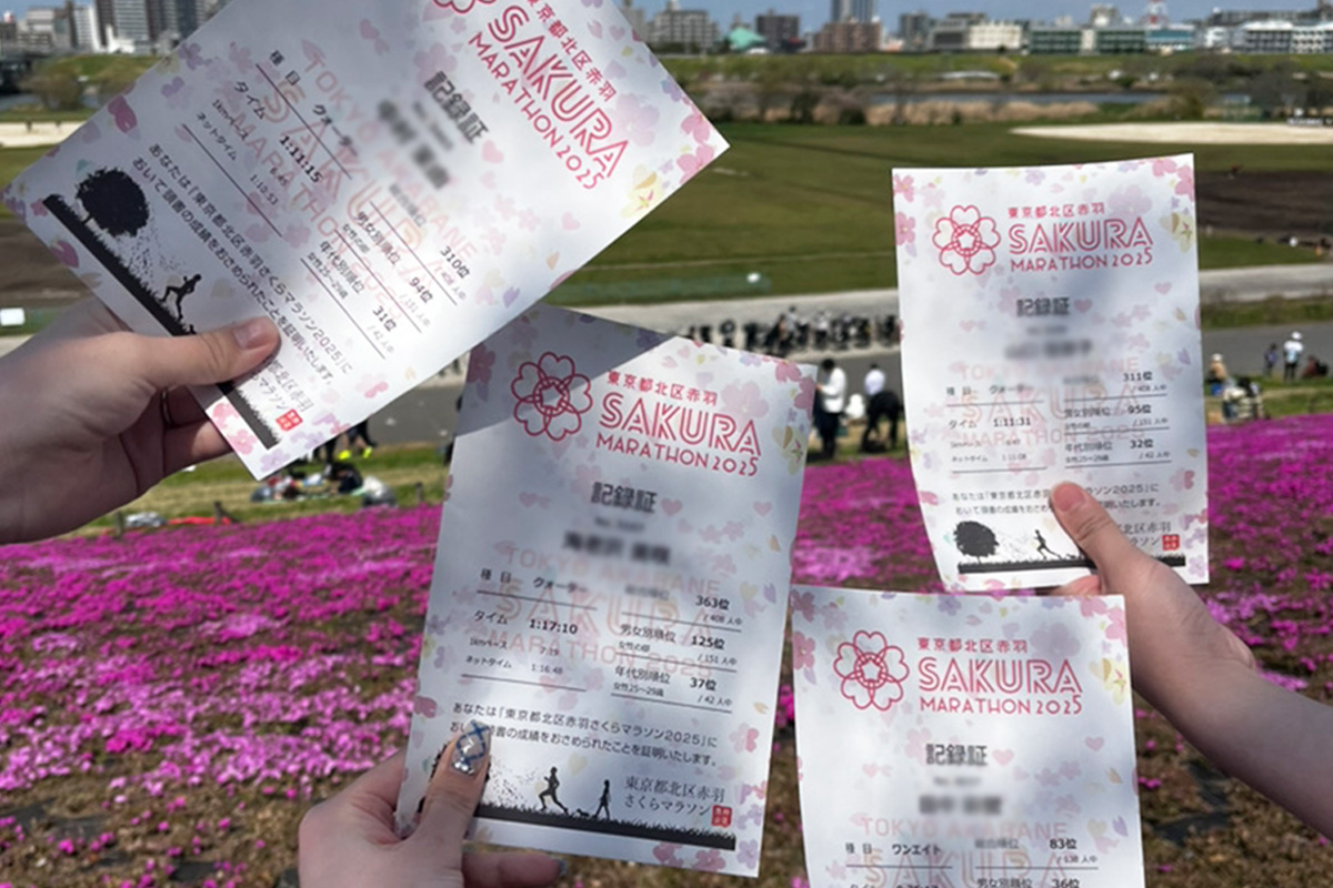 こちらもかわいい記録証。奥に広がっているのは芝桜です