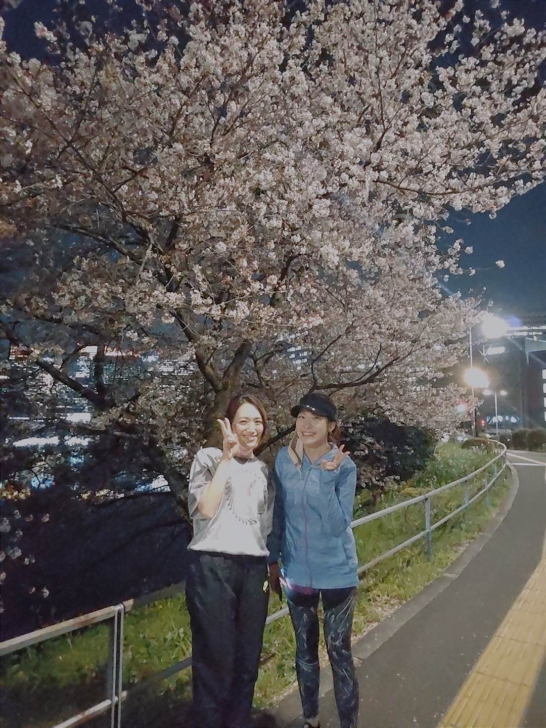 桜の前で小休憩！