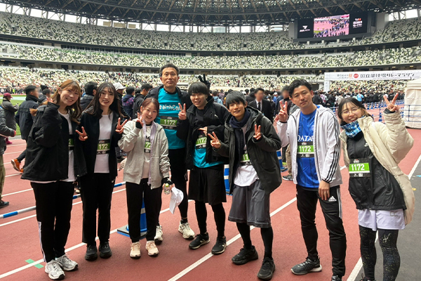 チームごとに記念撮影