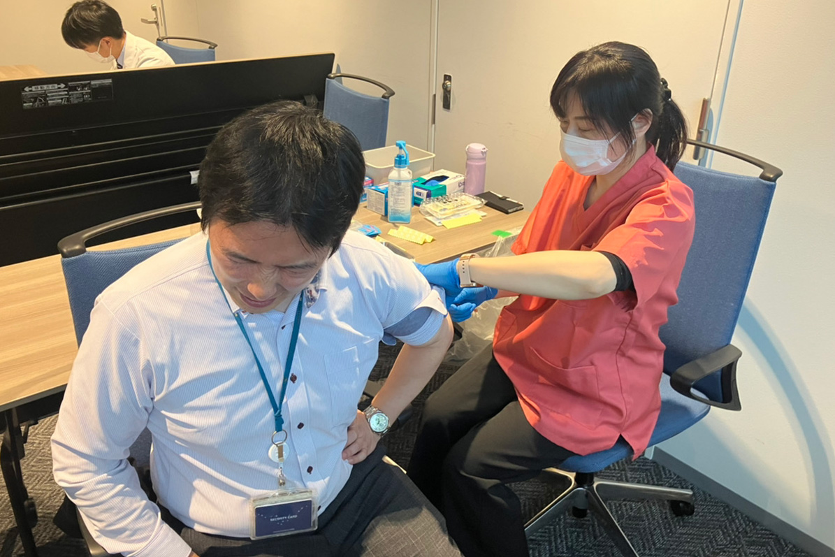 インフルエンザ予防接種（費用は会社持ち）は、2014年にスタート。歴史あり