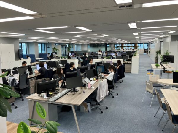 現在の本社。写真に写っているのは、オフィス全体の約3分の1です。