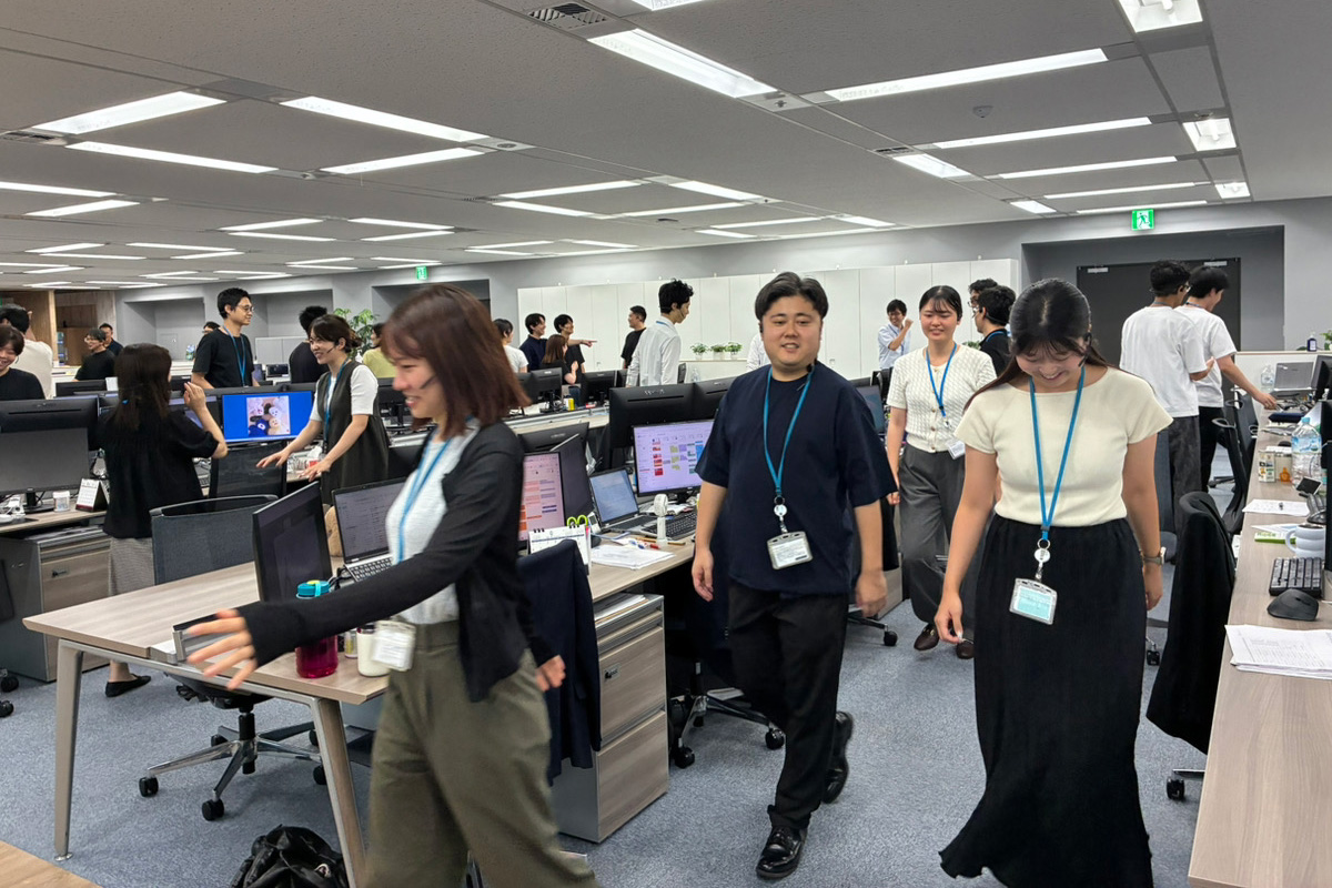 みんなで実際に歩きます（にこにこ）
