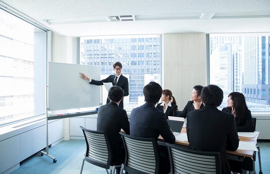 02 先輩社員によるディベロッパー仕事紹介(開発、営業、管理、仕入等) 02 先輩社員によるディベロッパー仕事紹介(開発、営業、管理、仕入等)