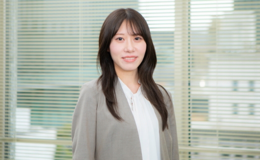 コンビニエンスストア向けの調理パンや北海道エリア限定商品の容器・包材を担当。休日は旅行やライブに出かけるほか、自宅でのんびりと過ごすことも多い。