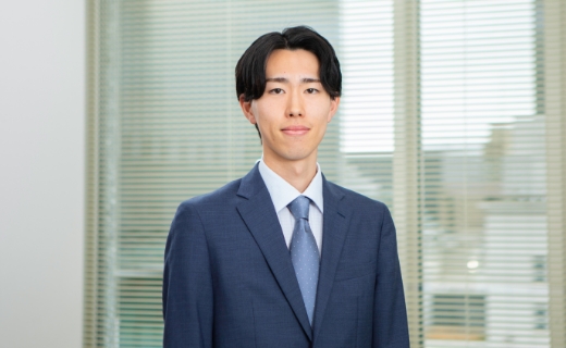 コンビニエンスストア向けプライベートブランド冷凍食品の容器・包材を担当。おしゃれが好きで、休日はショッピングに行くほか、友人とキャンプに出かけて過ごす。