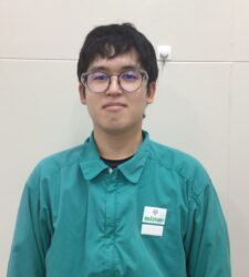 2020年入社（製品課詰口班）…味ぽんやお酢をペットボトルなどの容器に充填しています。