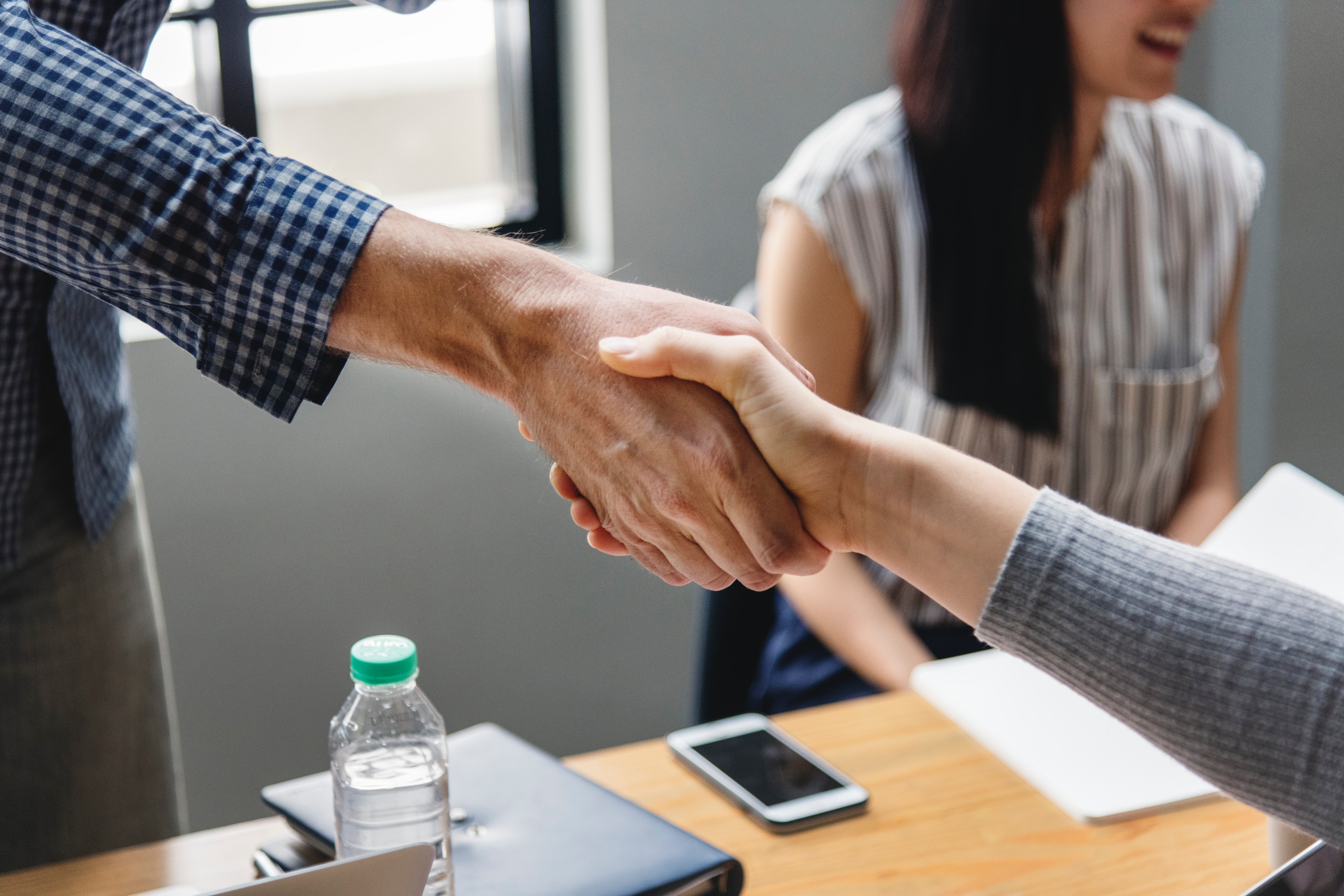 “実際の社会や企業、仕事を体験し学校ではできないことを学べた。また、学校で研究しているテーマと似ている部分や異なる部分があり、一つの現象について多様な見方で考えることを学んだ” 機械系 男性