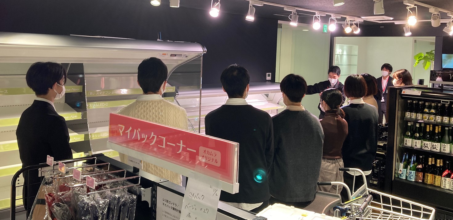 施工管理ショールーム見学中