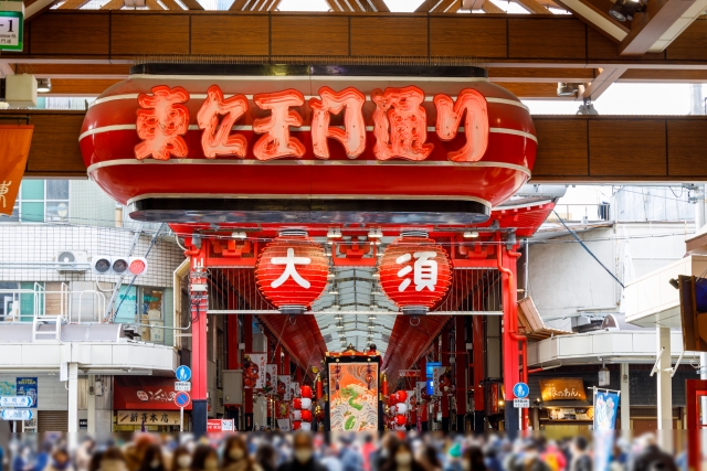 大須商店街(名古屋メシ) 日本一元気な商店街といわれ、古着やグルメなどのお店が軒を連らねています。多国籍グルメからスイーツまで話題のグルメが集まった大須商店街で食べ歩きやショッピングを楽しみましょう。