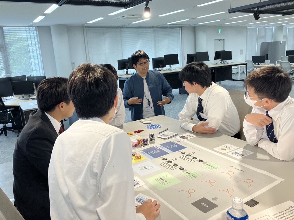 実際にセンサーを分解して学ぶことは非常に興味深かった。エンジニアの方は自分の設計したものに自信を持っていることを感じ取れた。