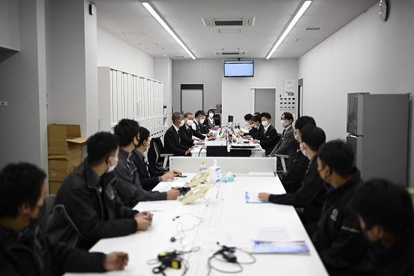 オフィスでは、ミーティング、お客様コンタクトや事務作業をするために最適な空間です。店舗によってはフリーアドレス制を設けています。