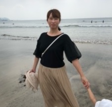 出身地：北海道
性格：おっとりしていると言われます
趣味：温泉、岩盤浴、キャンプ
メッセージ：内定式、入社式で皆さんにお会いできることを楽しみにしています！