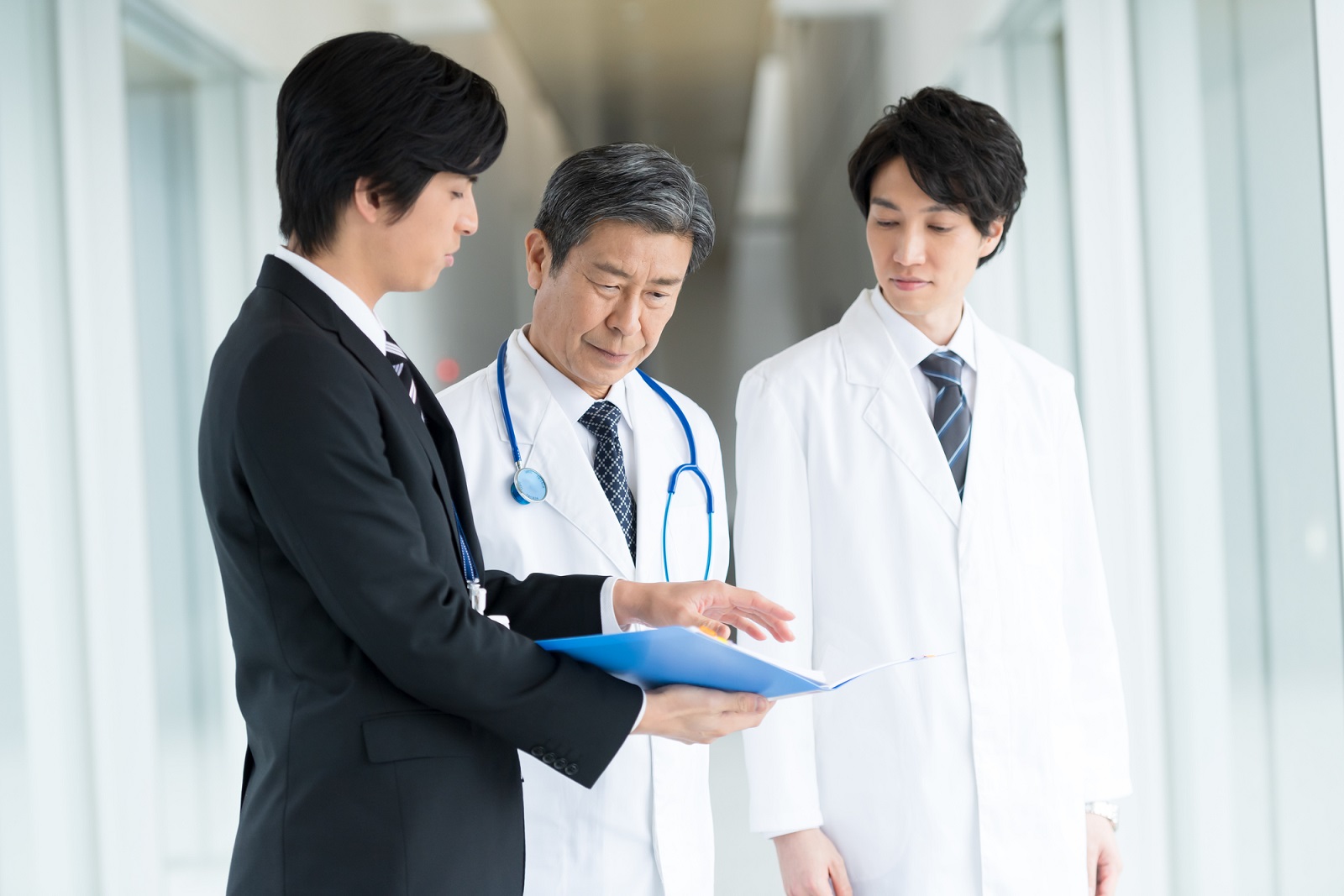 医薬情報担当者（Medical Representative)の略です。戦略領域におけるBest medical partnerとして、医療従事者への情報提供および収集活動を実施し、持続的に地域医療へ貢献します。