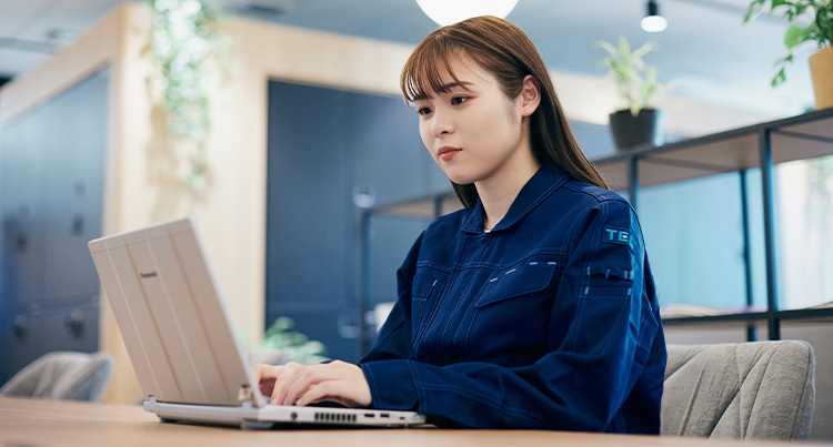 「オンラインミーティングでも他セクションの方とコミュニケーションが取りやすい環境です」