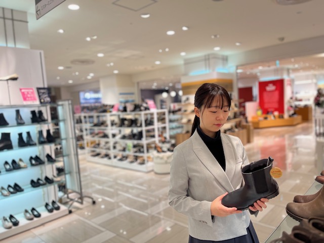  池袋店  婦人・紳士・特選部  商品企画課 婦人靴・バッグ・特選担当