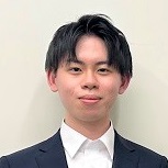 営業第一部 三好(新入社員) 2022年入社。新入社員研修で、約3か月間オペレーション部門を周り、カード会社の裏側で行われている業務を経験。その後、2022年7月に営業第一部に配属。先輩社員と共に大手加盟店を担当し、取引拡大に向けた営業活動を行っている。