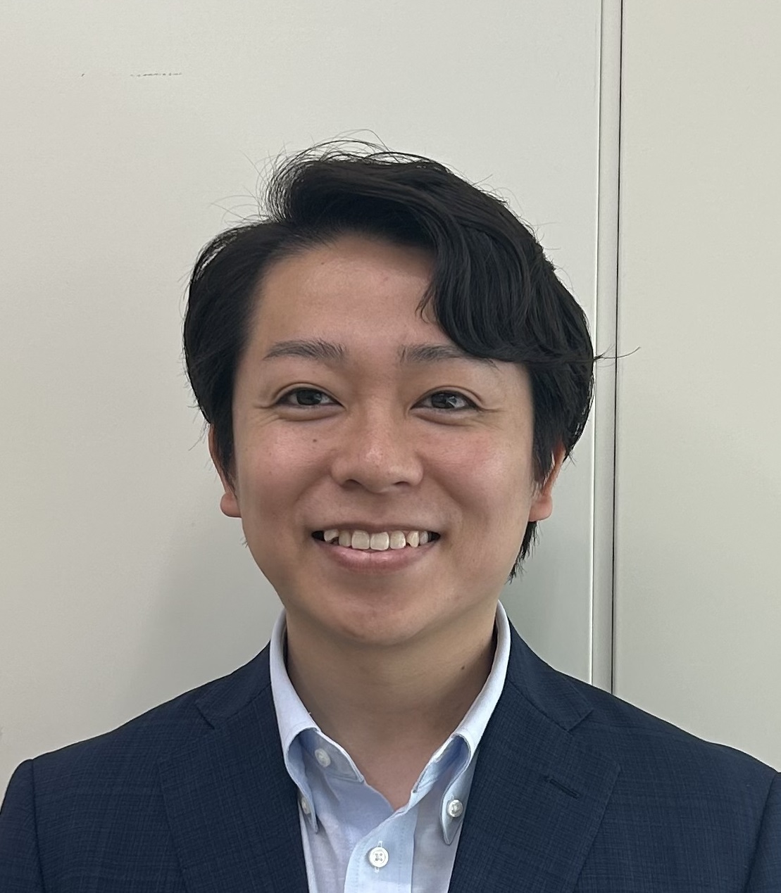 法人営業第一部 富田(キャリアトレーナー) 2018年入社。大阪営業部に初期配属され、加盟店営業やコーポレートカード等の法人向けカードの営業を経験。現在は法人営業第一部に所属し、カード会社や銀行、フィンテック企業など幅広い業種の企業へ、ニーズに合わせた最適なソリューションを提案する新規プロセシング(受託)営業を行っている。