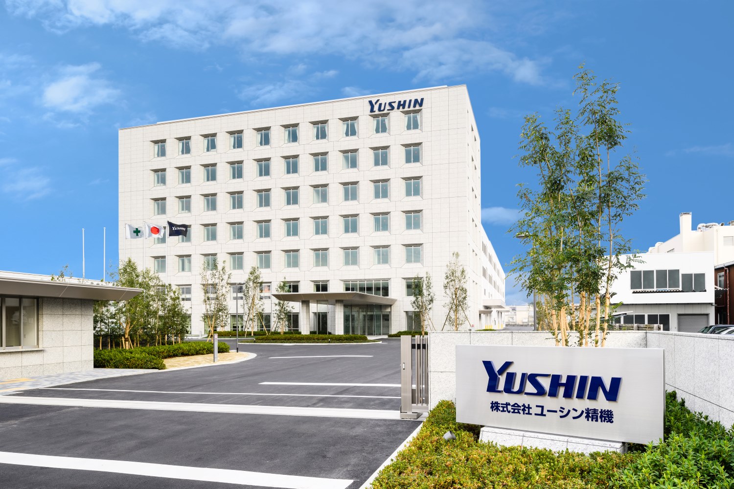 DAY 01 会社・事業紹介 DAY 01 会社・事業紹介